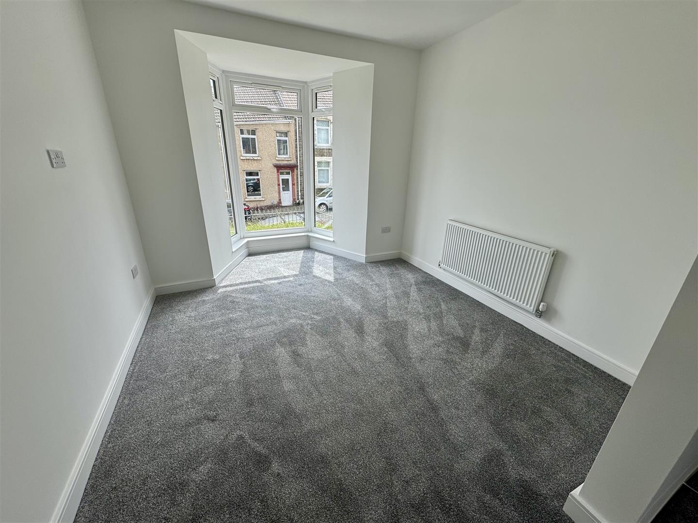 house - semi-detached for rent stepney street