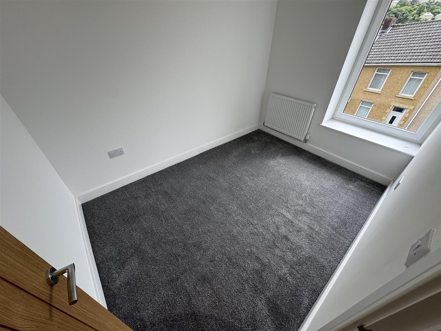 house - semi-detached for rent stepney street