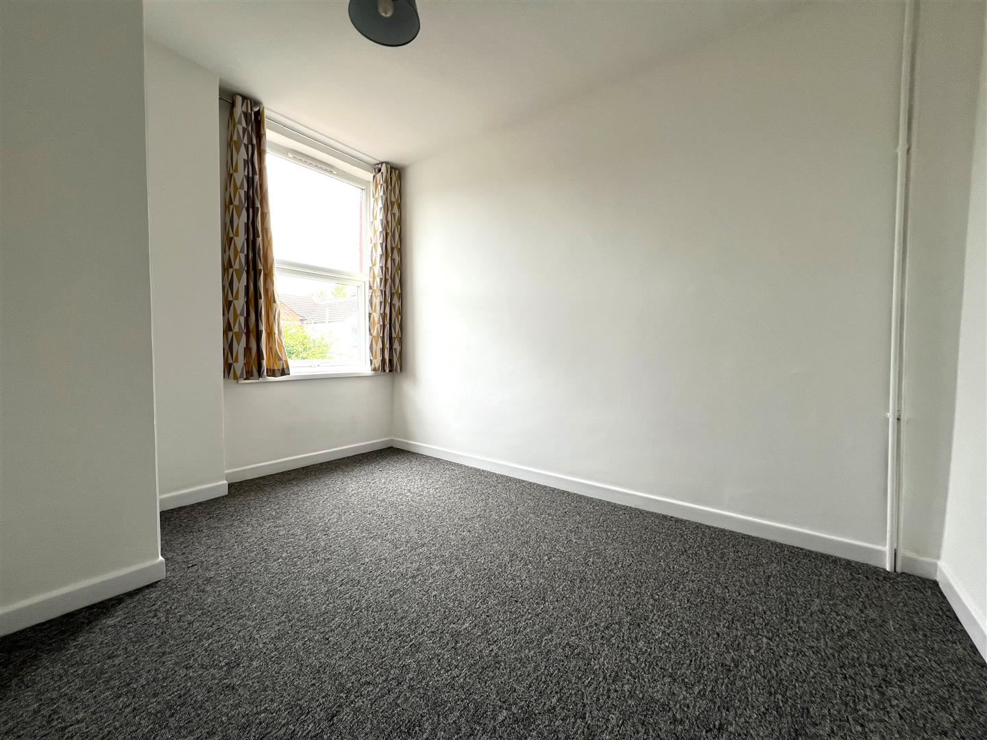 house - terraced for rent manners road