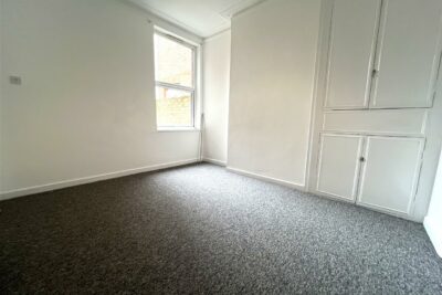 house - terraced for rent manners road