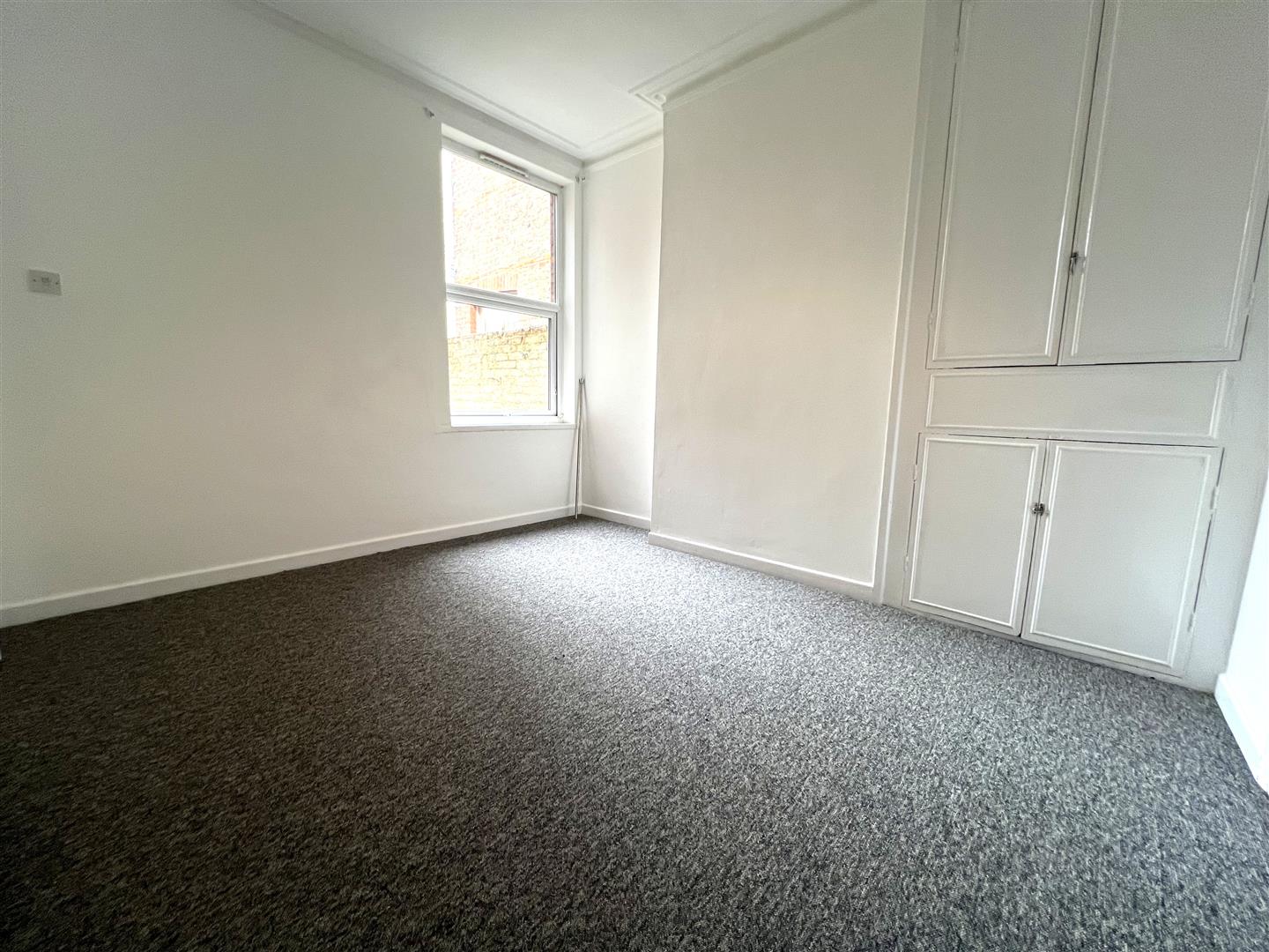 house - terraced for rent manners road