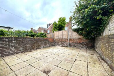 house - terraced for rent manners road