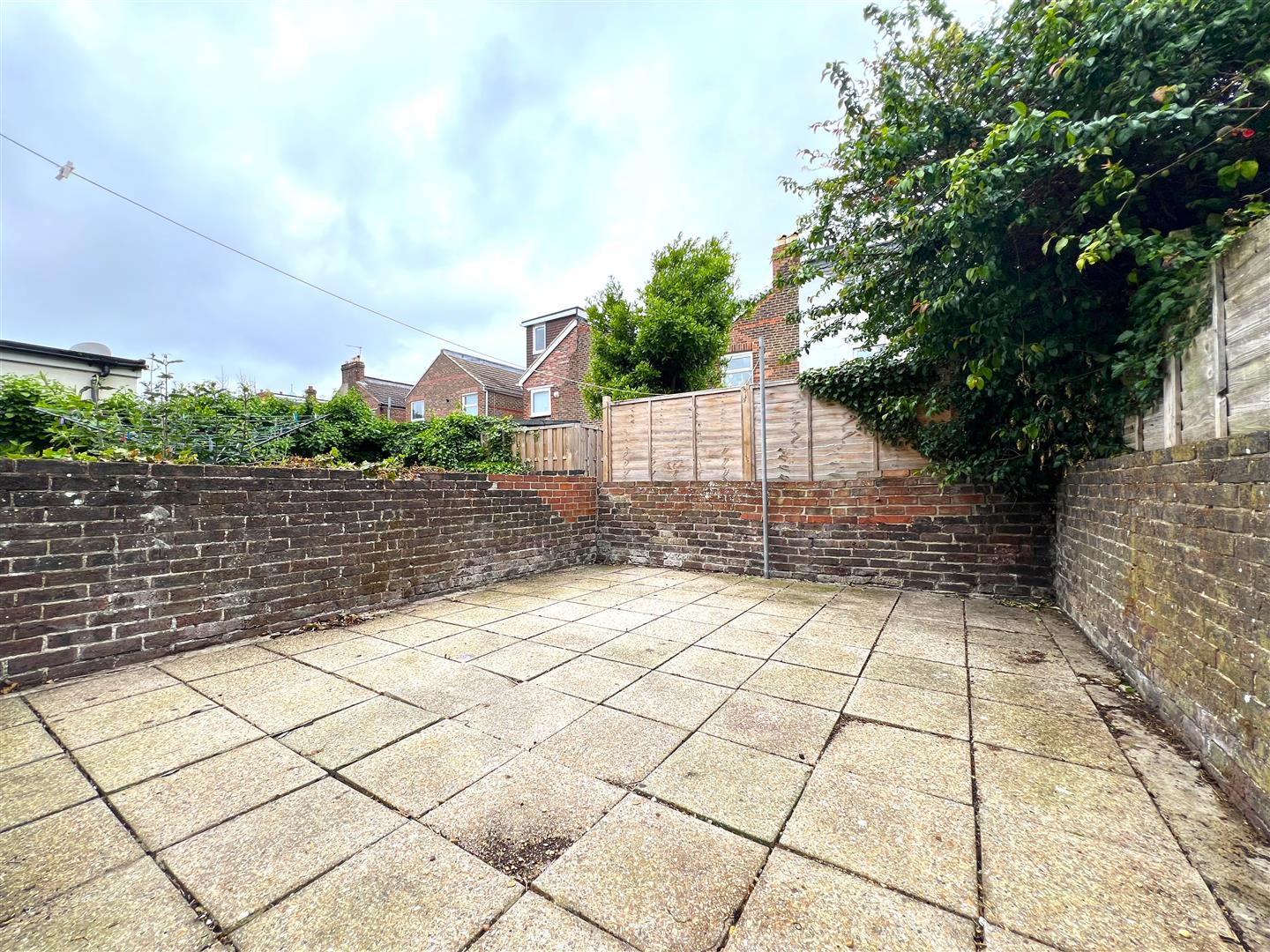 house - terraced for rent manners road