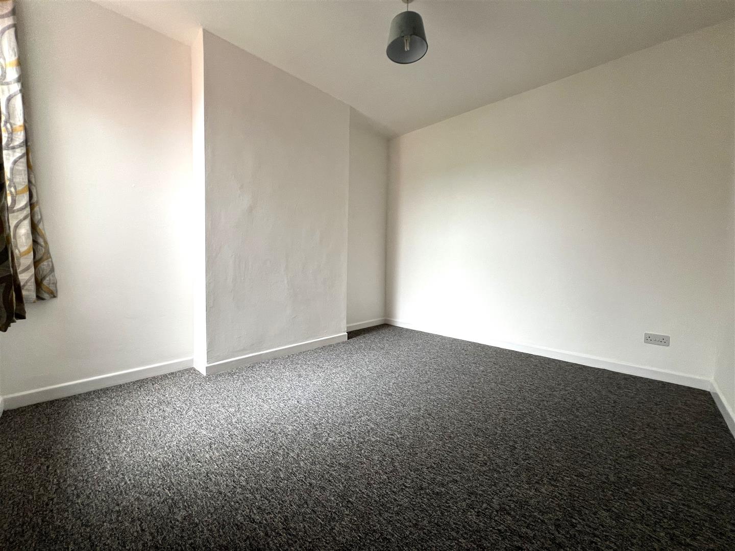 house - terraced for rent manners road