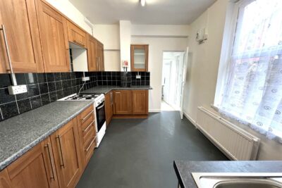 house - terraced for rent manners road
