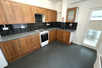 house - terraced for rent manners road