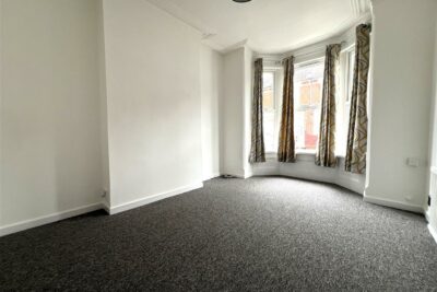 house - terraced for rent manners road