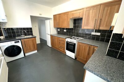 house - terraced for rent manners road