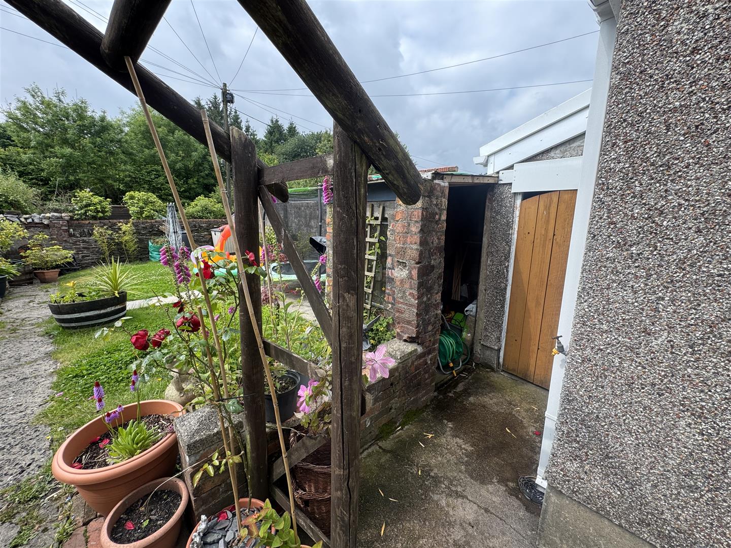 house - semi-detached for rent the avenue