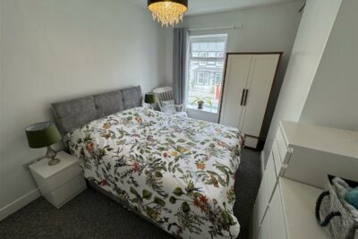 house - semi-detached for rent the avenue