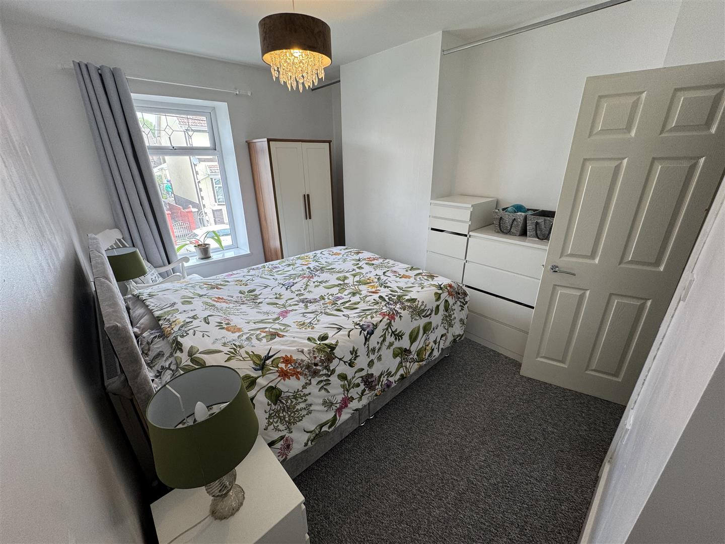 house - semi-detached for rent the avenue
