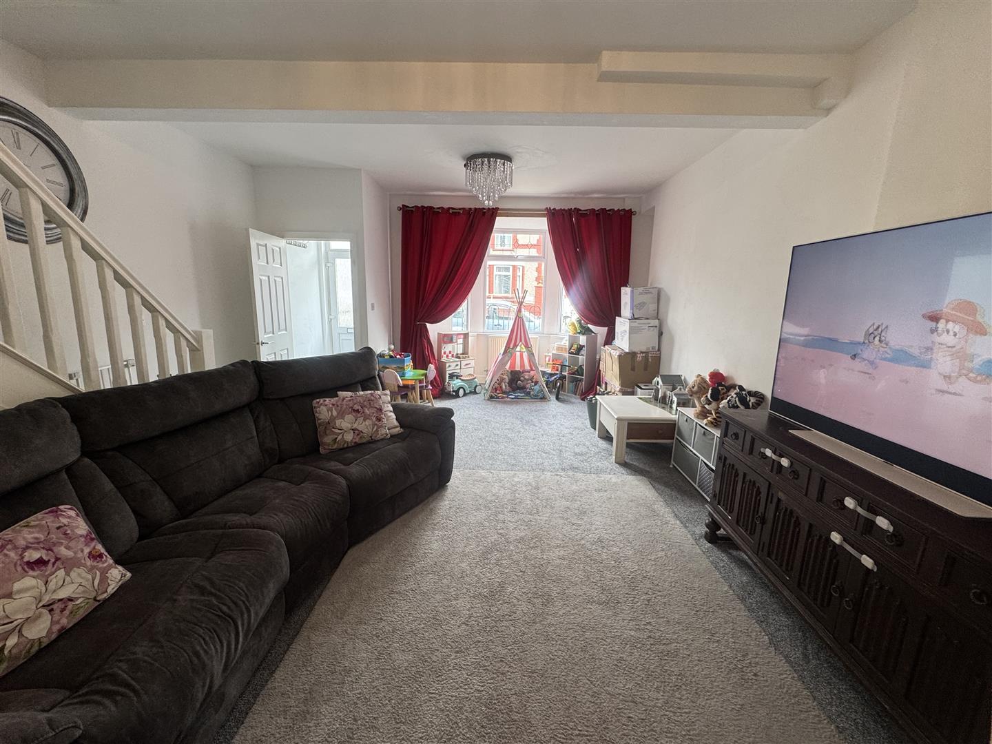 house - semi-detached for rent the avenue
