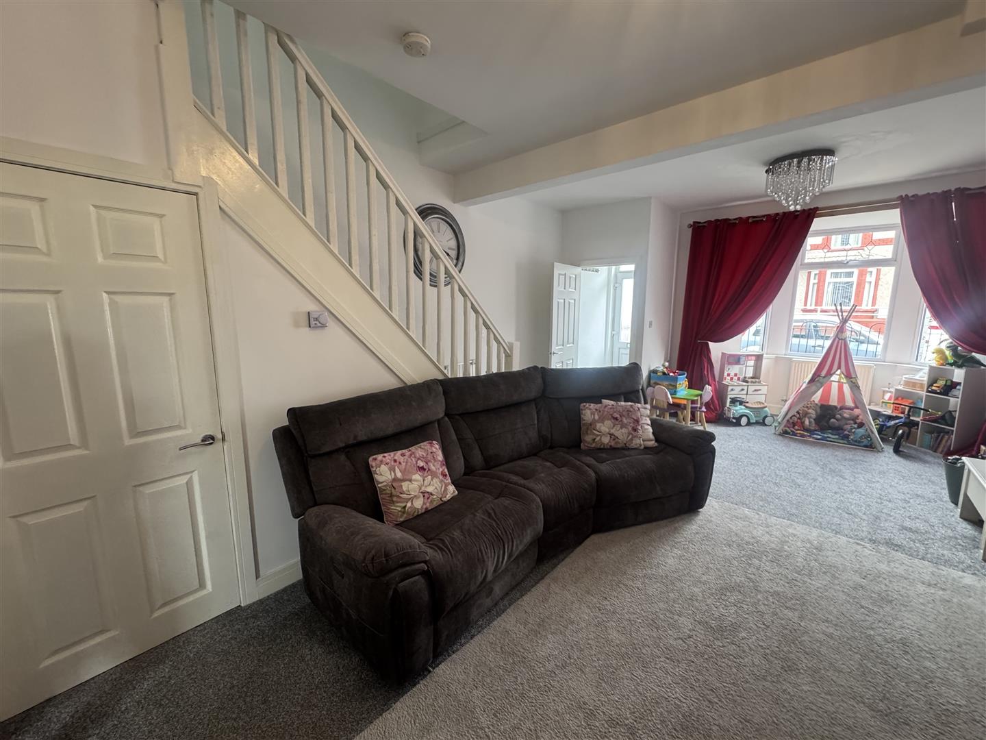 house - semi-detached for rent the avenue