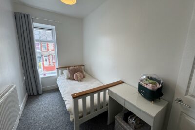 house - semi-detached for rent the avenue