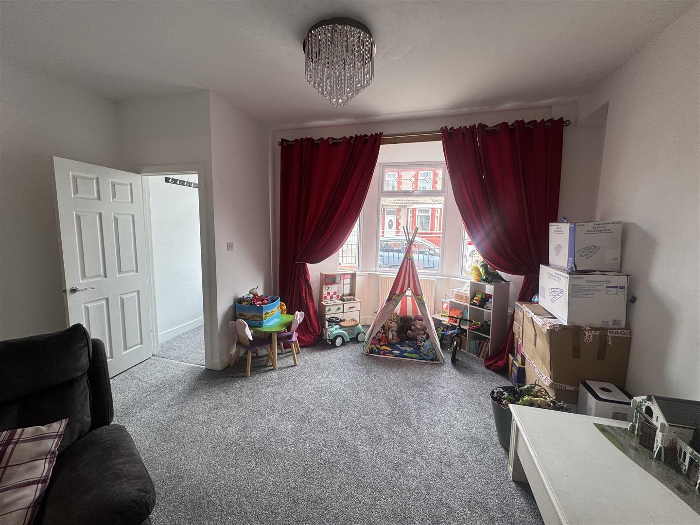 house - semi-detached for rent the avenue