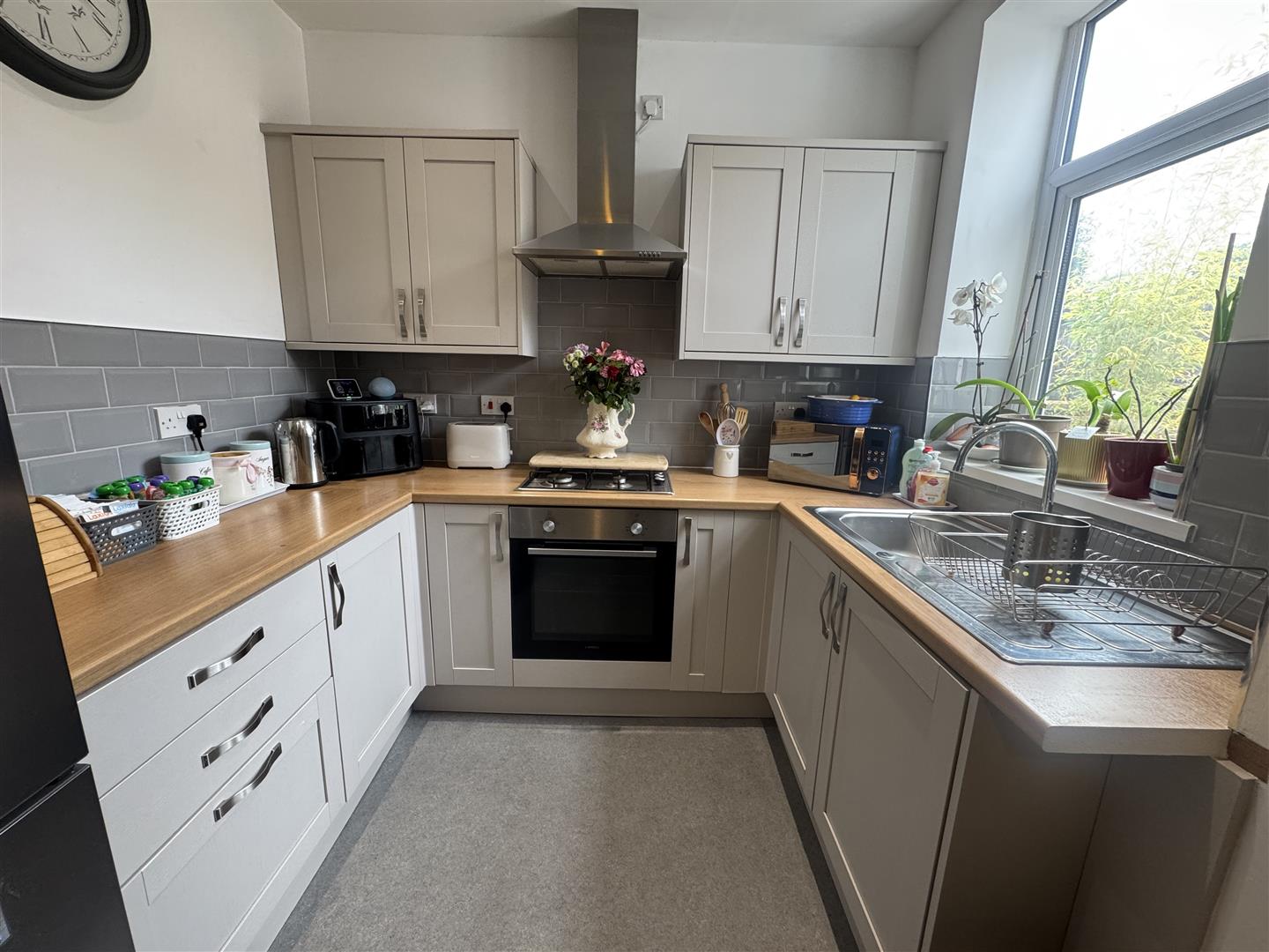 house - semi-detached for rent the avenue