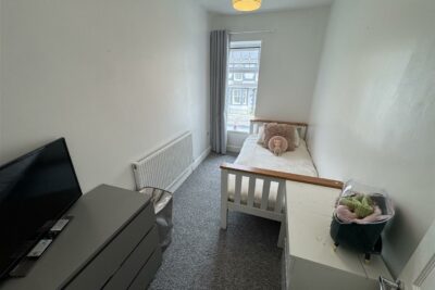 house - semi-detached for rent the avenue