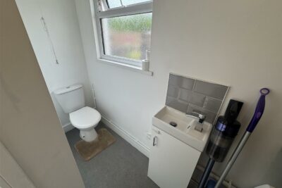 house - semi-detached for rent the avenue