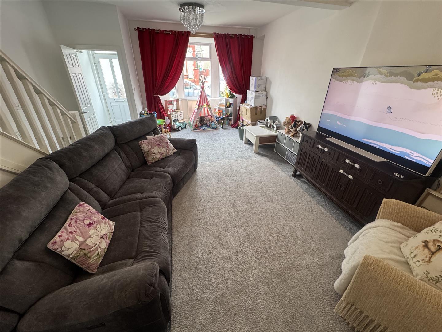 house - semi-detached for rent the avenue