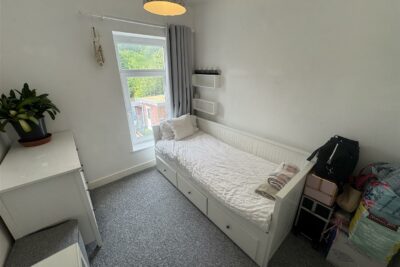 house - semi-detached for rent the avenue