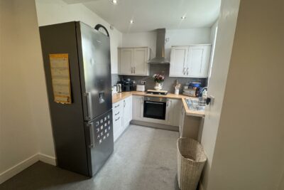 house - semi-detached for rent the avenue