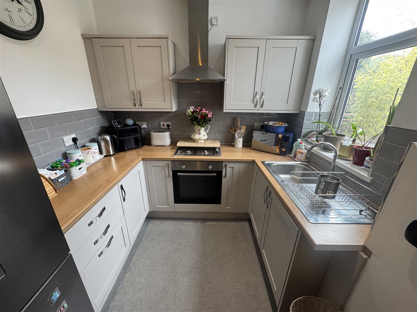 house - semi-detached for rent the avenue