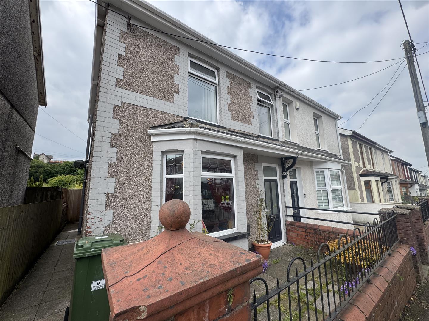 house - semi-detached for rent the avenue