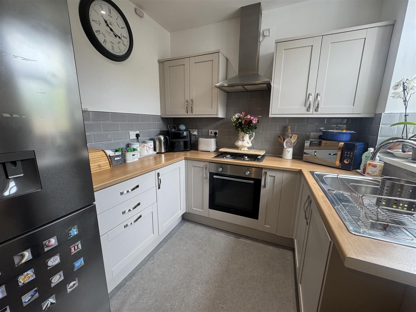house - semi-detached for rent the avenue