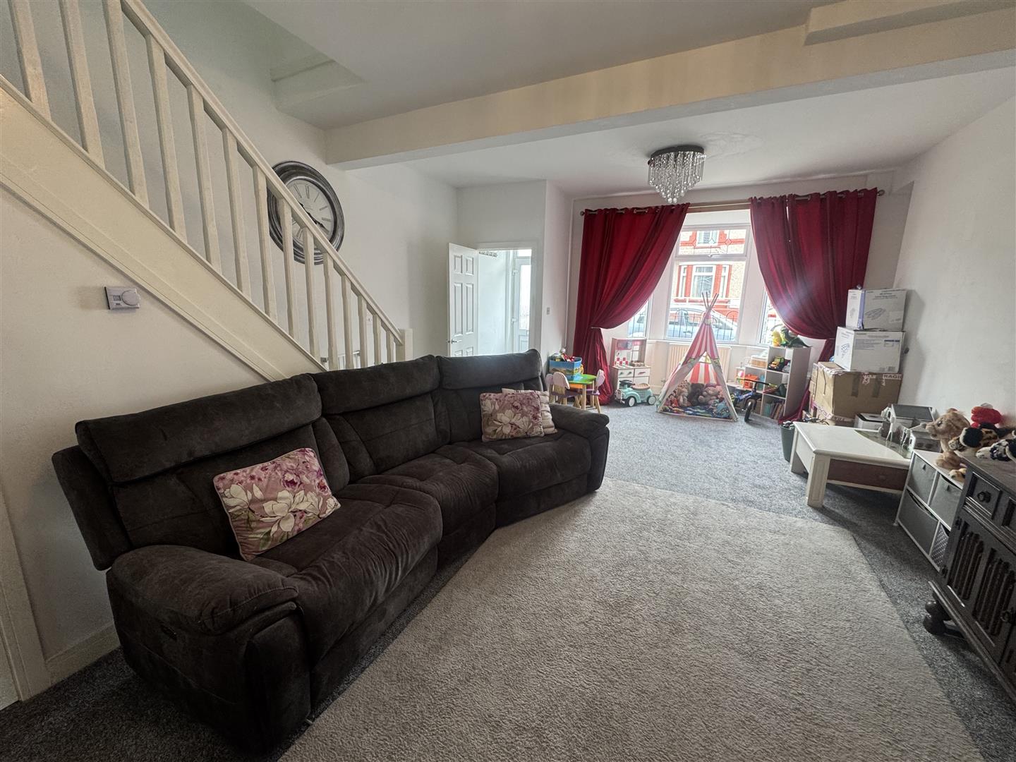 house - semi-detached for rent the avenue