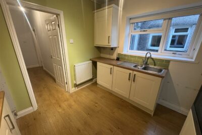 house - terraced for rent de barri street