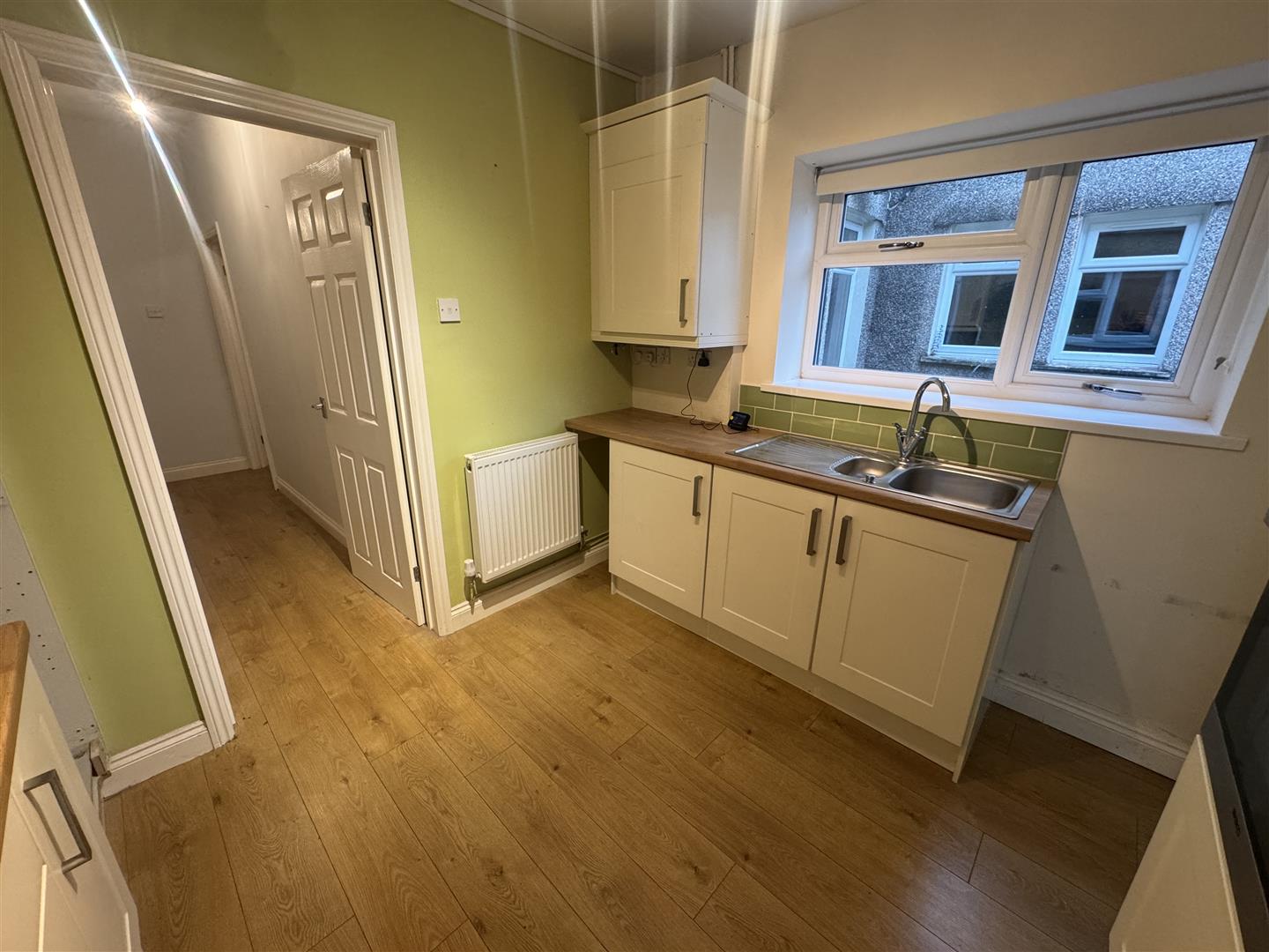 house - terraced for rent de barri street