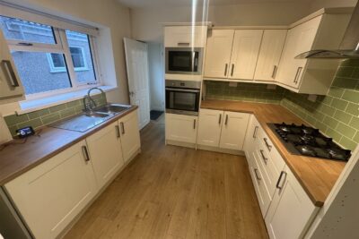house - terraced for rent de barri street