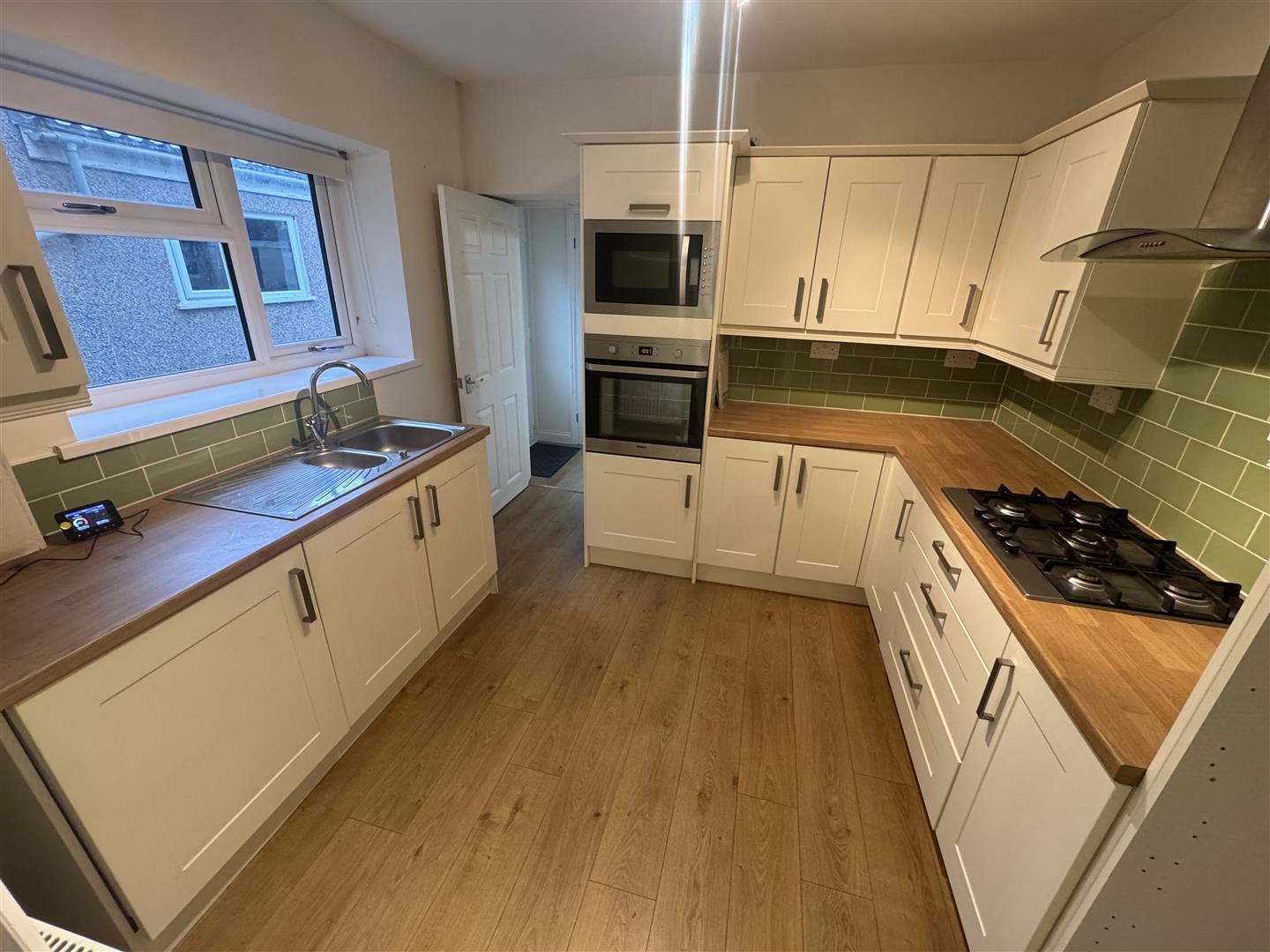 house - terraced for rent de barri street