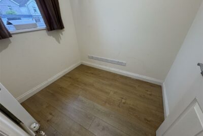 house - terraced for rent de barri street