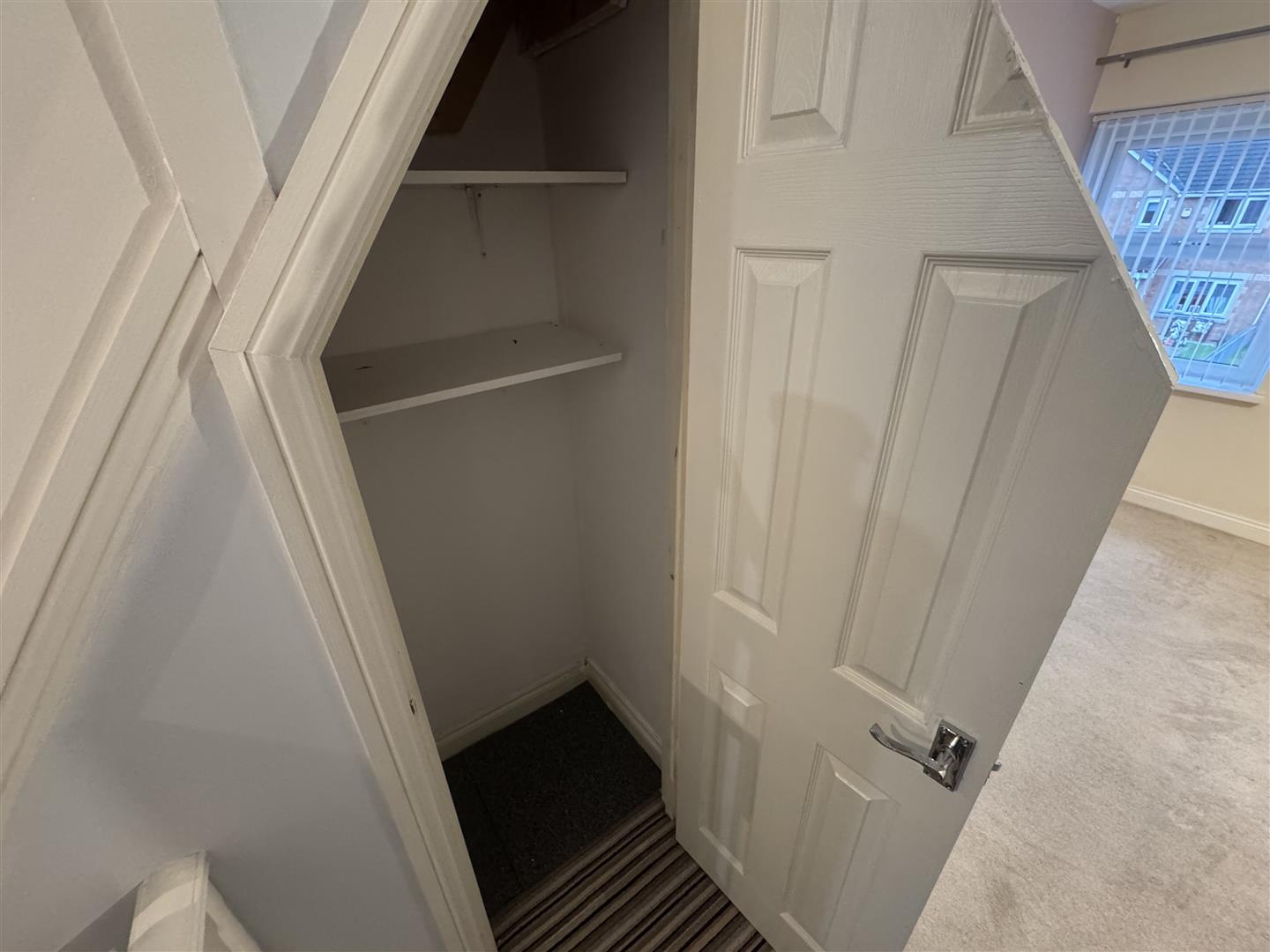 house - terraced for rent de barri street