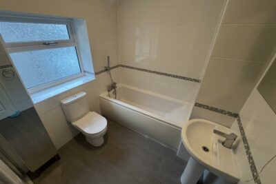 house - terraced for rent de barri street
