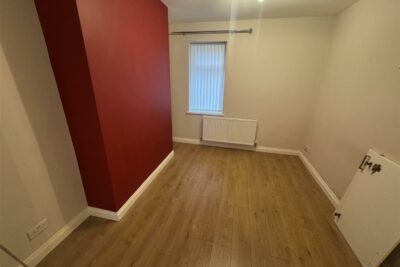 house - terraced for rent de barri street