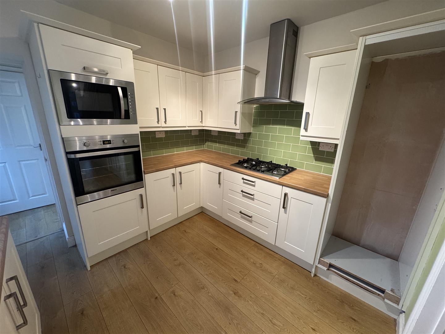 house - terraced for rent de barri street