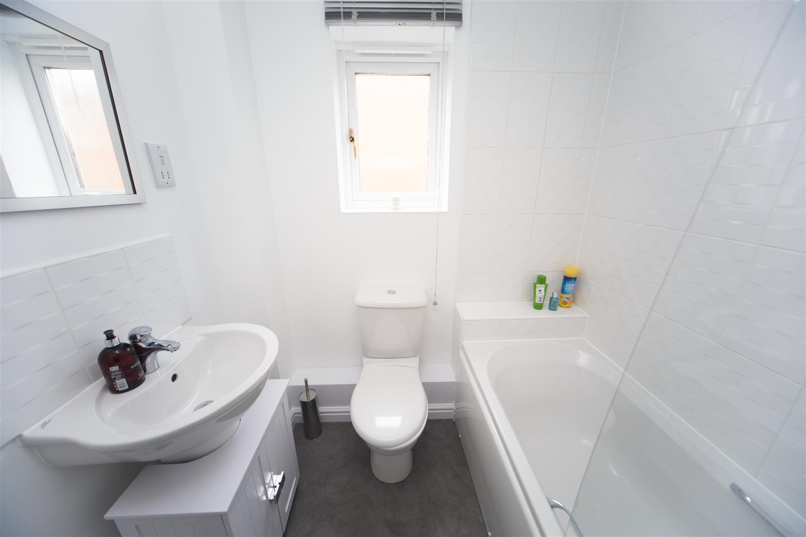house - link detached for rent wyncliffe gardens