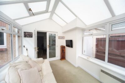 house - link detached for rent wyncliffe gardens