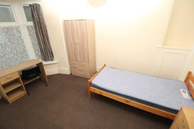 house - end terrace for rent wood road