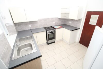 house - end terrace for rent wood road