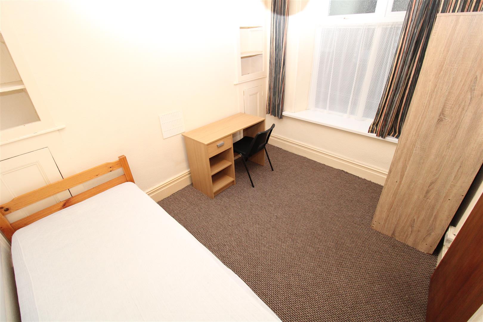 house - end terrace for rent wood road