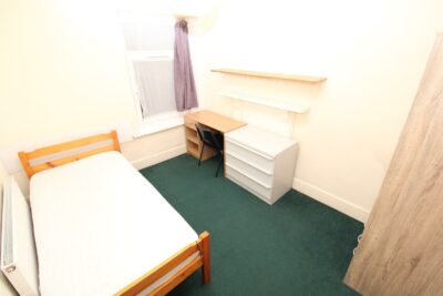house - end terrace for rent wood road