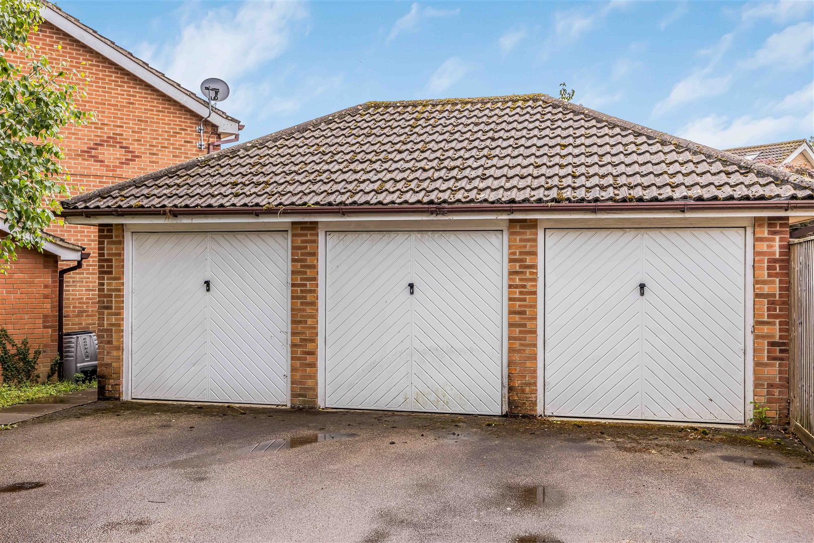 house for sale lowland road