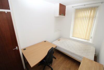 house - terraced for rent laura street