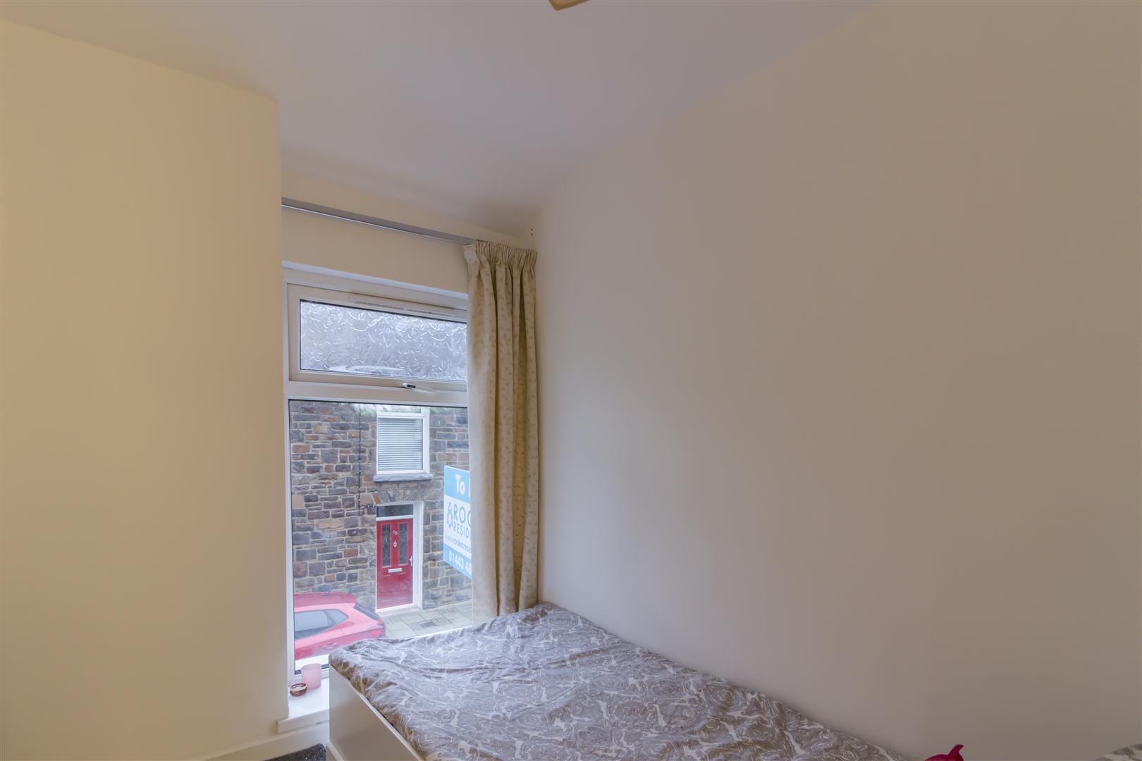 house - terraced for rent tynybedw street