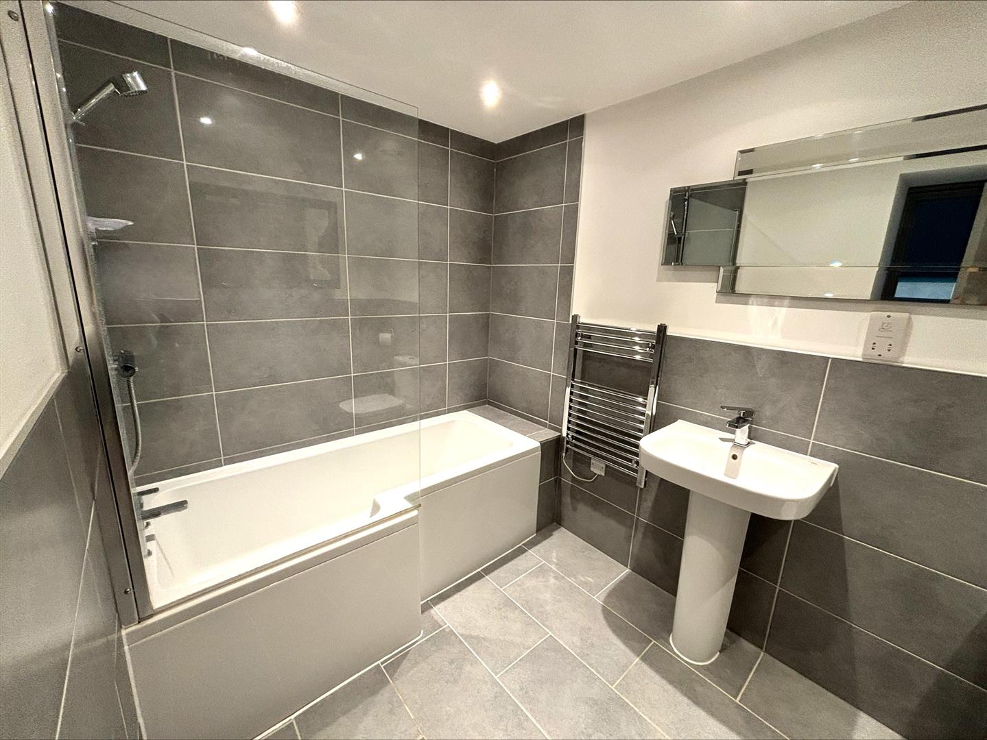 flat for rent highland road