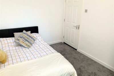 room for rent queens road
