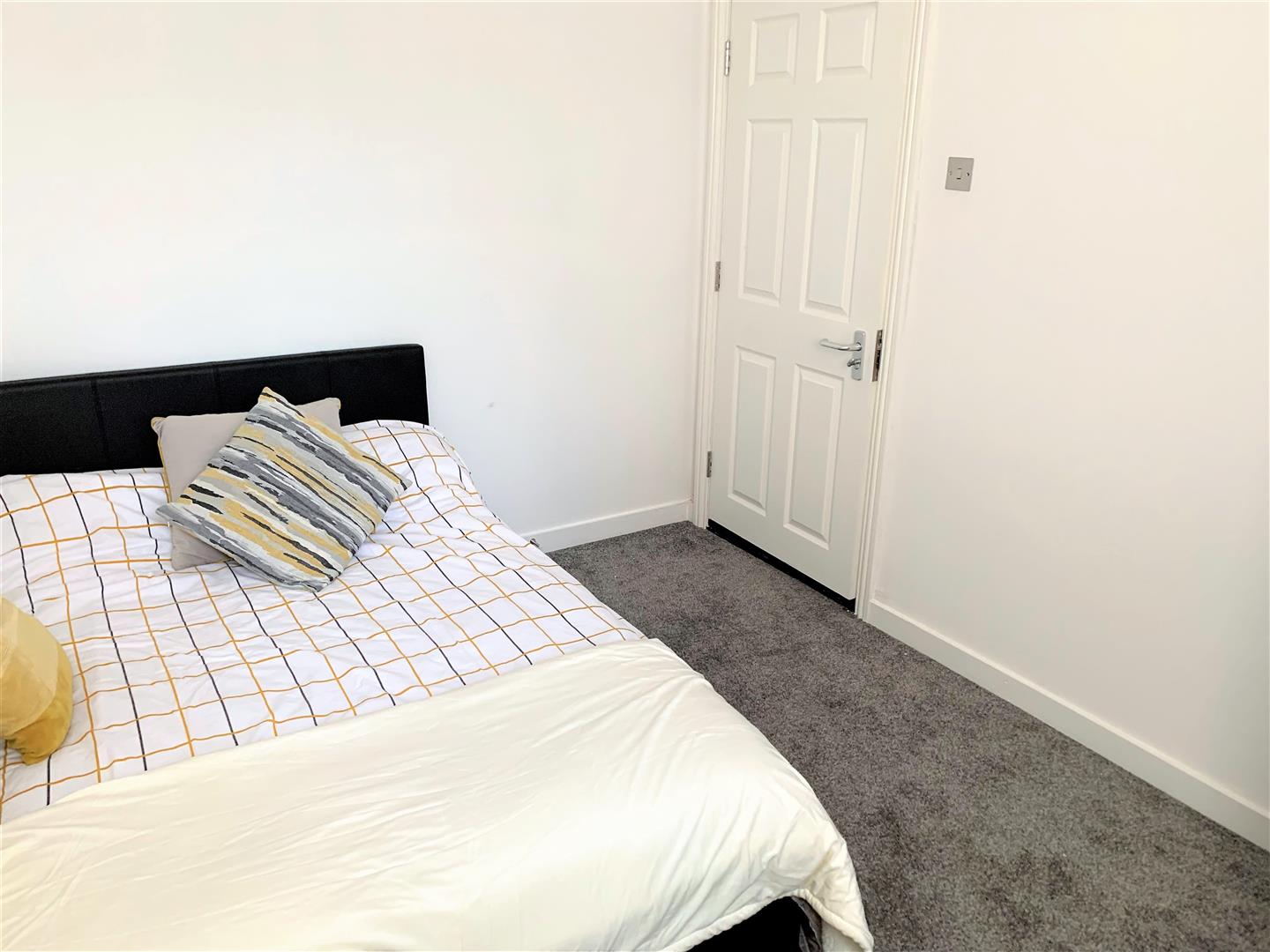 room for rent queens road